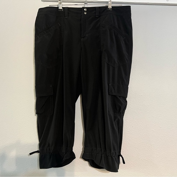 Athleta Black Capri Mid Rise Dipper Cargo Adjustable Pants size 12T Women’s - Picture 3 of 7